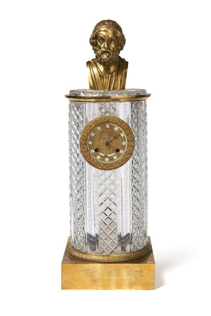 Pendule Colonne d’Alfred De Vigny d'Époque Restauration en bronze doré, Par l'Escalier De Cristal