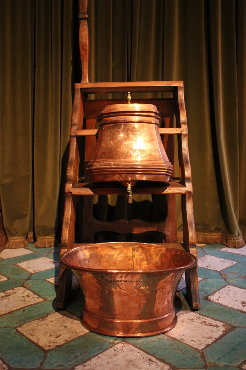 Copper Fountain With Cover, Tap And Basin From The Château De Chantilly-photo-2