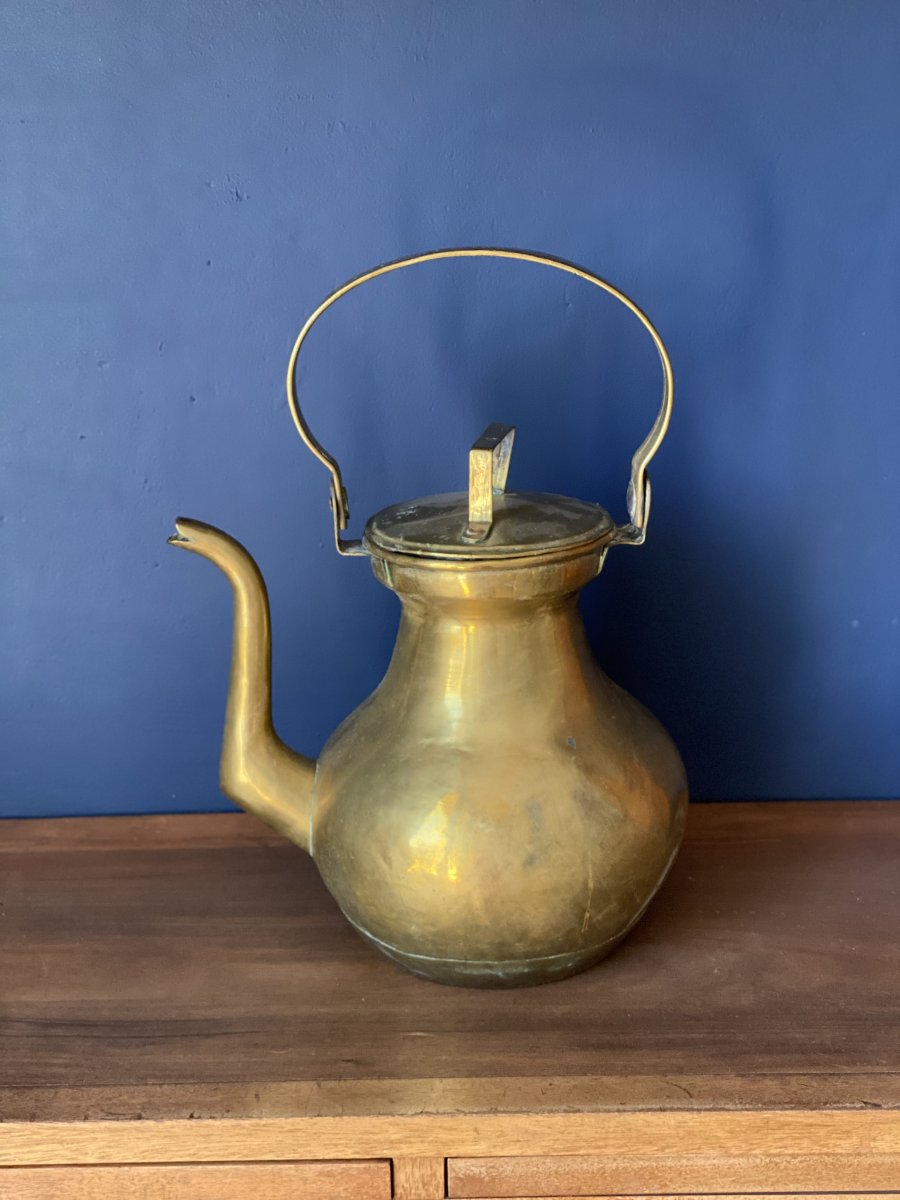  Copper Kettle With Its Cover From The Château De Chantilly