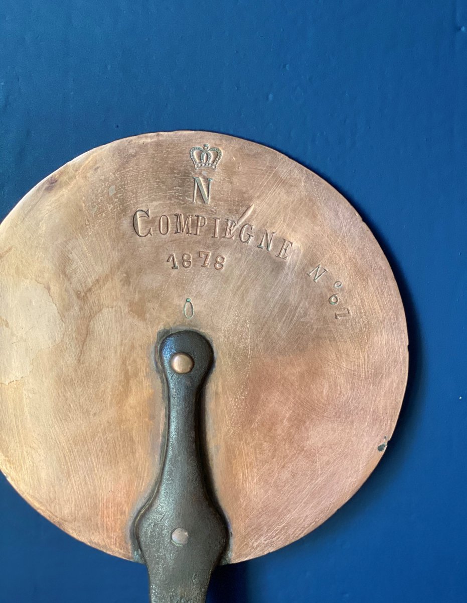 Small Copper Lid From The Château De Compiègne-photo-3