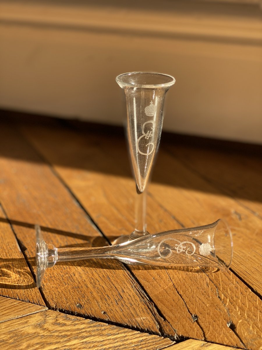 Pair Of Glass Champagne Flutes Engraved With The Cipher Of Empress Catherine II Of Russia-photo-3
