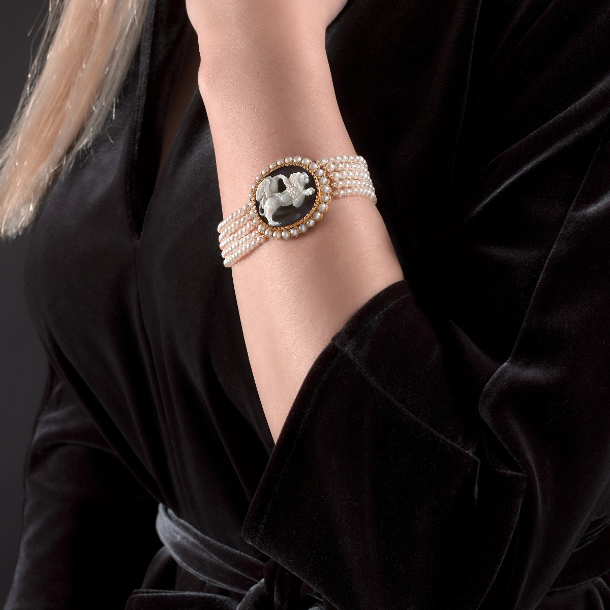 A Rare Historical 19th Century Cameo And Pearl Bracelet Gold Mounted-photo-2