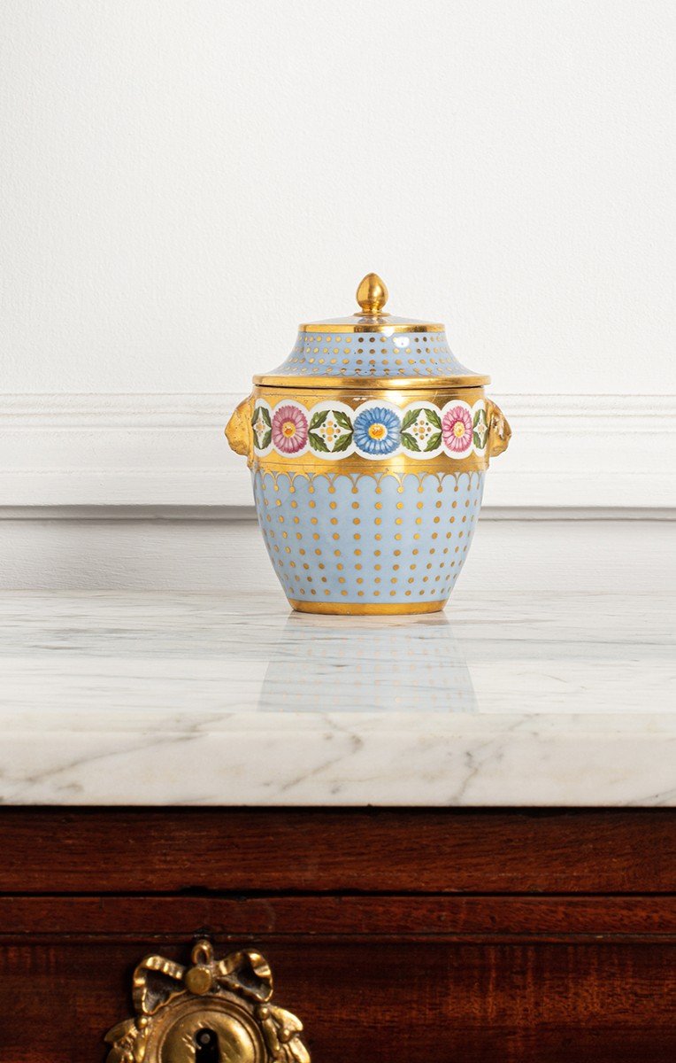 A Rare Royal Sèvres Porcelain Sugar Bowl From The Cabaret Delivered To King Louis XVIII In 1814-photo-1