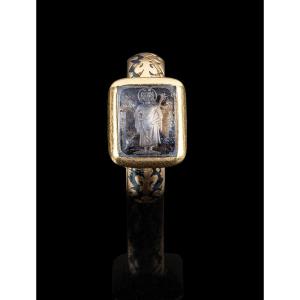 A Gold Signet Ring Ornate With A Sapphire Intaglio After The « saint-louis » Original One 