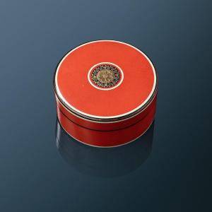 A Tortoiseshell And Red Lacquer Round Box From Louis XVI Period, 18th Century