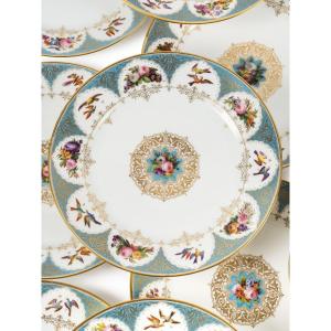 Six Assiettes Royales En Porcelaine De Sèvres Du Service Du Roi Louis-Philippe au château de Bizy