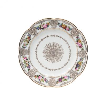 SEVRES Assiette En Porcelaine De Sèvres du Service du Roi Louis-Philippe au château de Breteuil