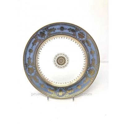 SEVRES Assiette En Porcelaine De Sèvres à fond bleu agate d'époque Louis Philippe