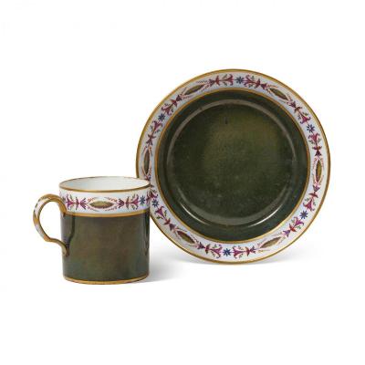 SEVRES Tasse Litron Et Sa Soucoupe en porcelaine de Sèvres du XVIIIe Siècle