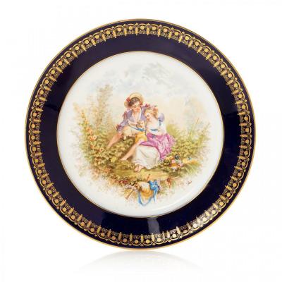 Assiette En Porcelaine De Sèvres Datée 1894 à Décor De Scène Galante Sevres