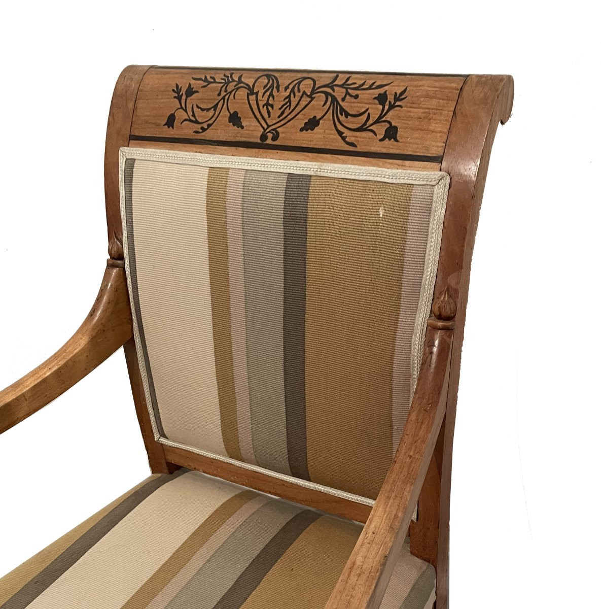 Fauteuil simple Biedermeier en bois de cerisier avec marqueterie, Allemagne, vers 1820.-photo-4