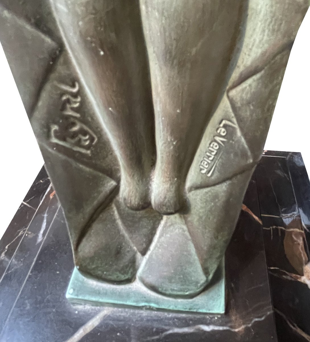  Lampe en bronze, signée « Fayral » et « Le Verrier », F. vers 1930, globe en verre d'originale-photo-3