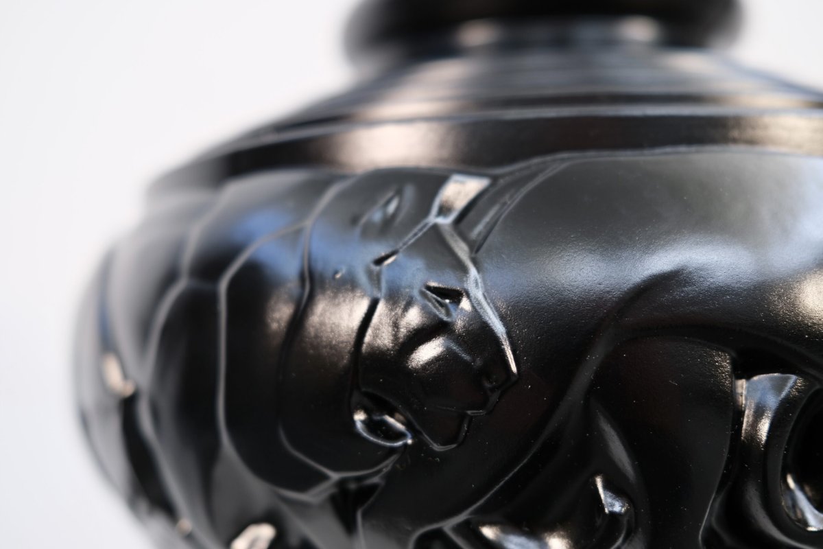 Art Deco Vase With Lions By Pierre D’avesn, Made Of Satin-finished Black Pressed Glass, Decorated With A Frieze -photo-3