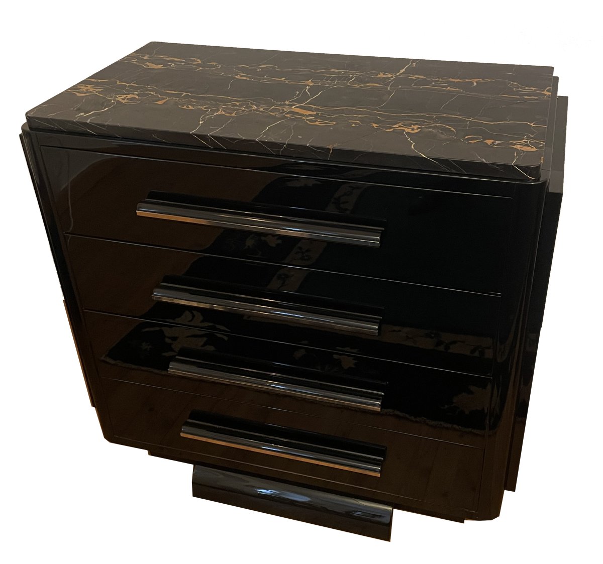 Petite commode Art Déco en laque noire  France, vers 1930. Commode Art déco à quatre tiroirs.-photo-3