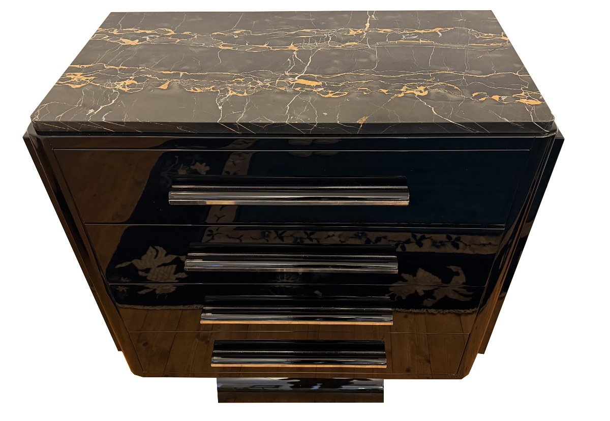 Petite commode Art Déco en laque noire  France, vers 1930. Commode Art déco à quatre tiroirs.-photo-6
