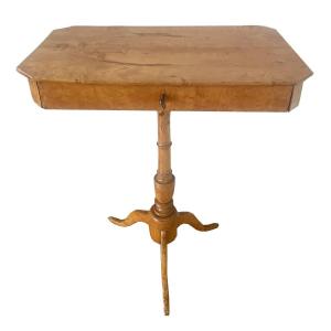Petite table d'appoint à tiroir, Allemagne centrale, vers 1840 ; placage et bois massif de boul