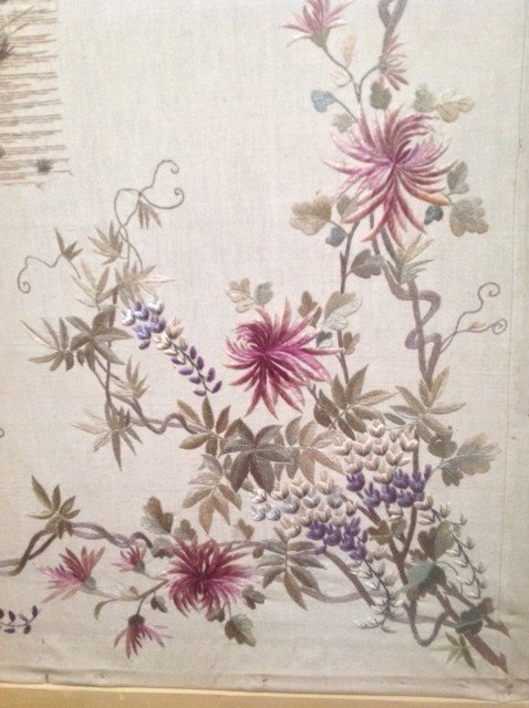 Large Panel Of Embroidered Silk In The Far Eastern Taste-photo-3
