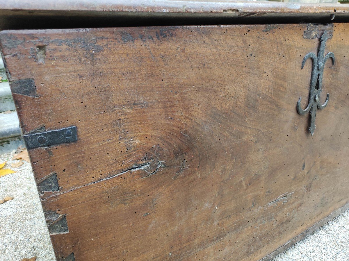 Large Chest Early 17th Century-photo-2