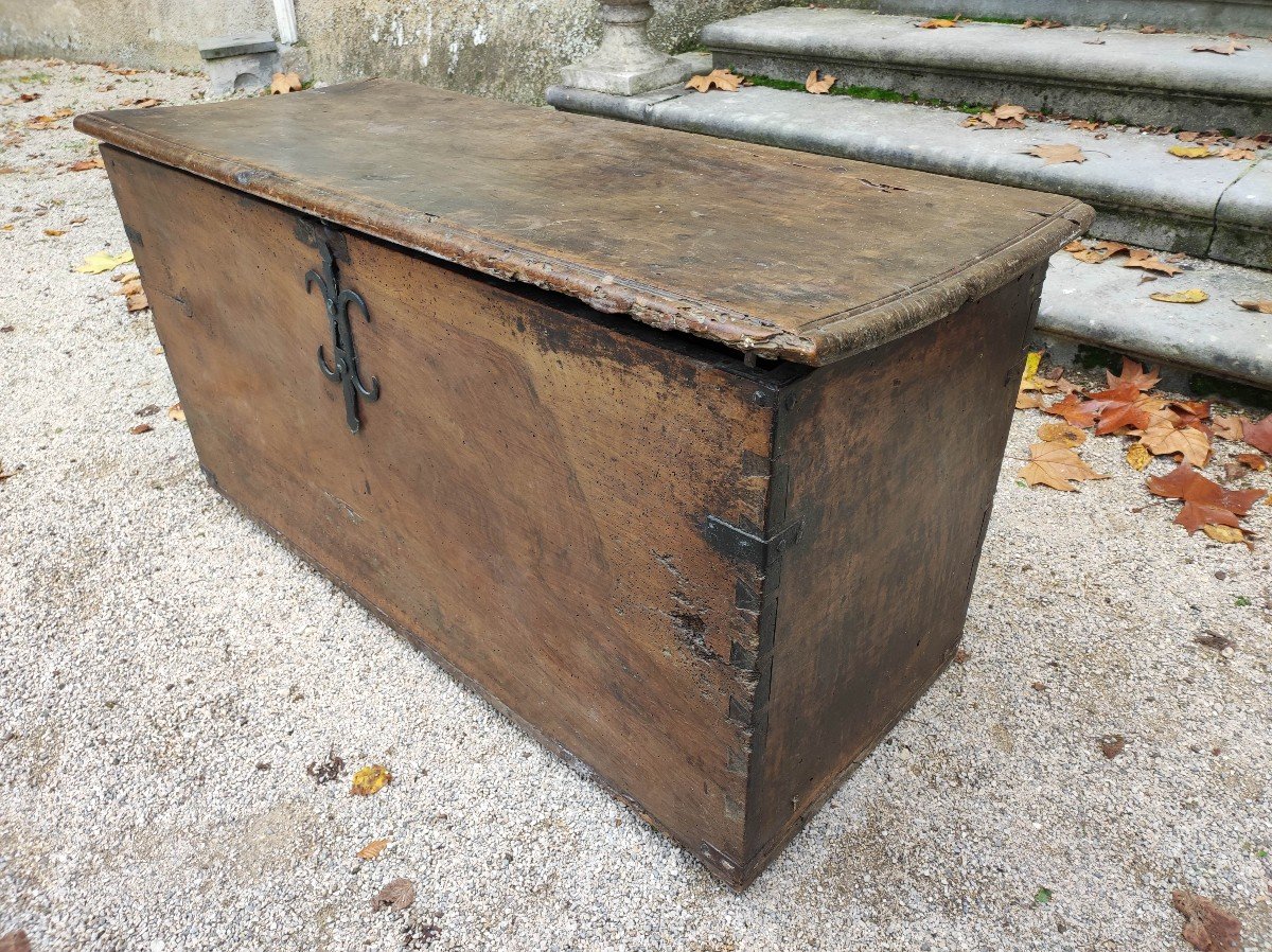 Large Chest Early 17th Century-photo-4