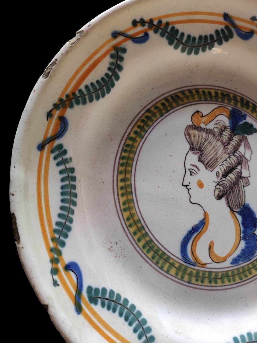 Interesting Roanne Earthenware Plate With The Profile Of Marie-antoinette-photo-1