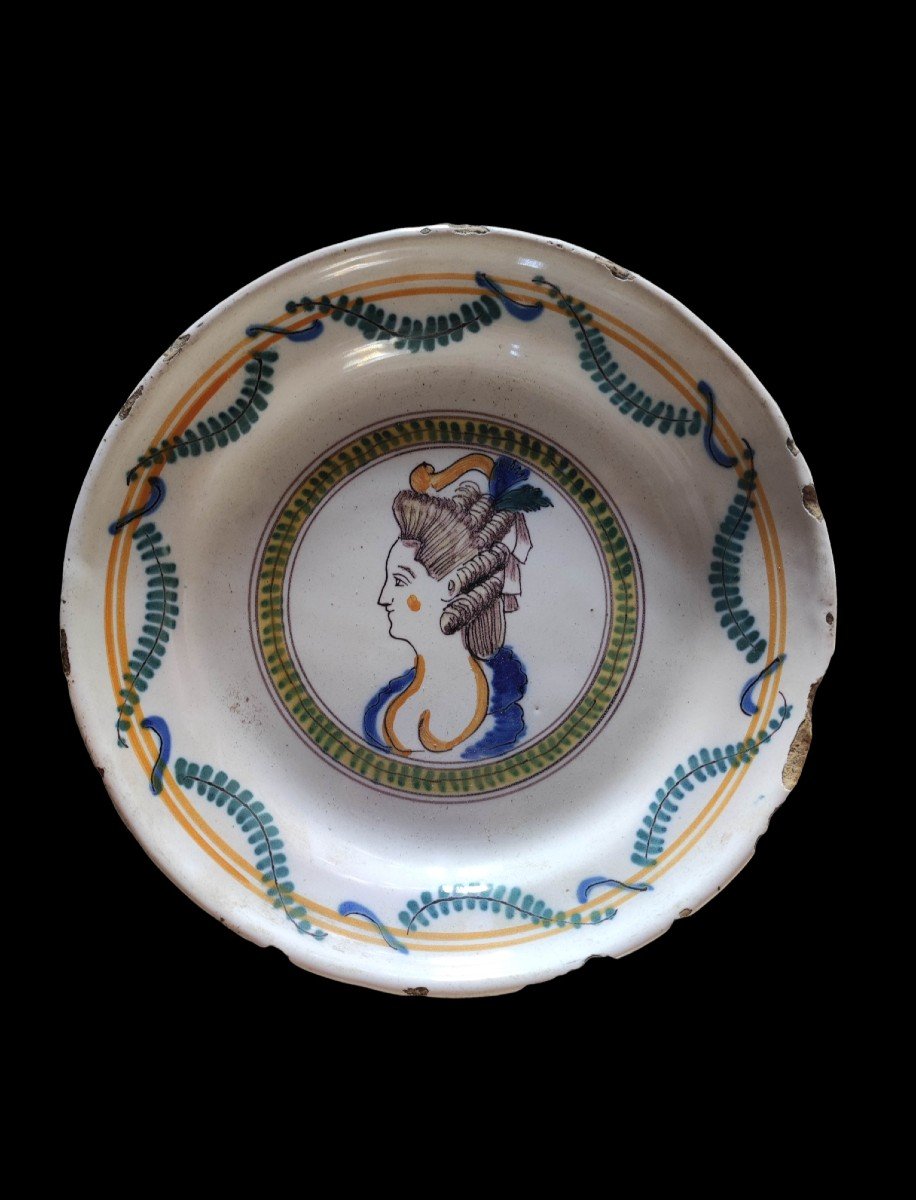 Interesting Roanne Earthenware Plate With The Profile Of Marie-antoinette
