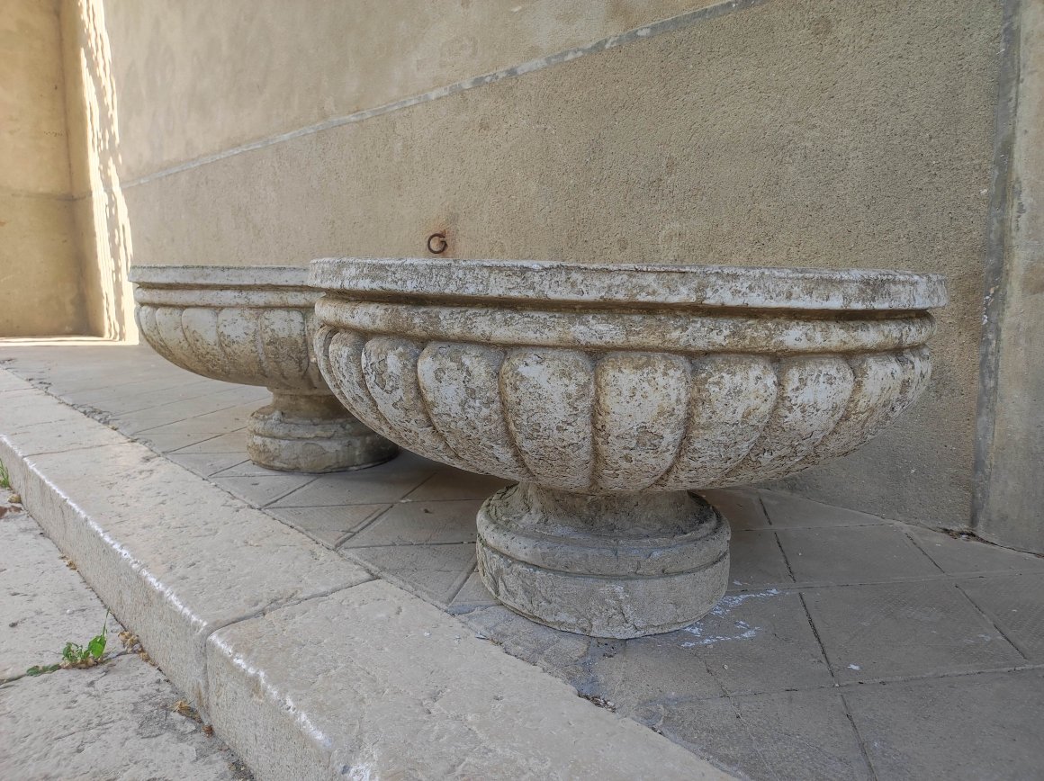 Pair Of Large Medici Garden Basins-photo-4