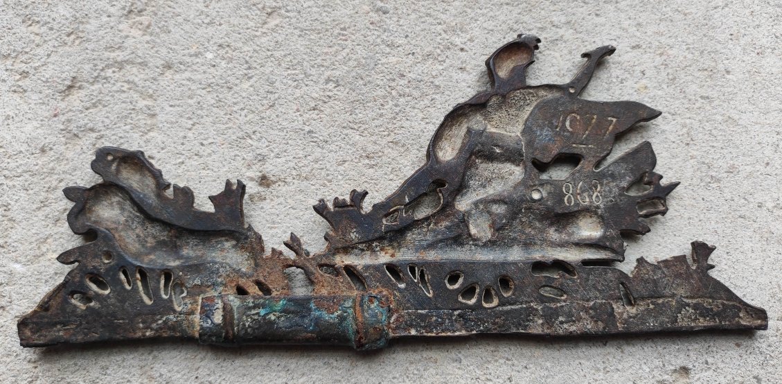 Cast Iron Plate From The Late 17th Century -photo-3