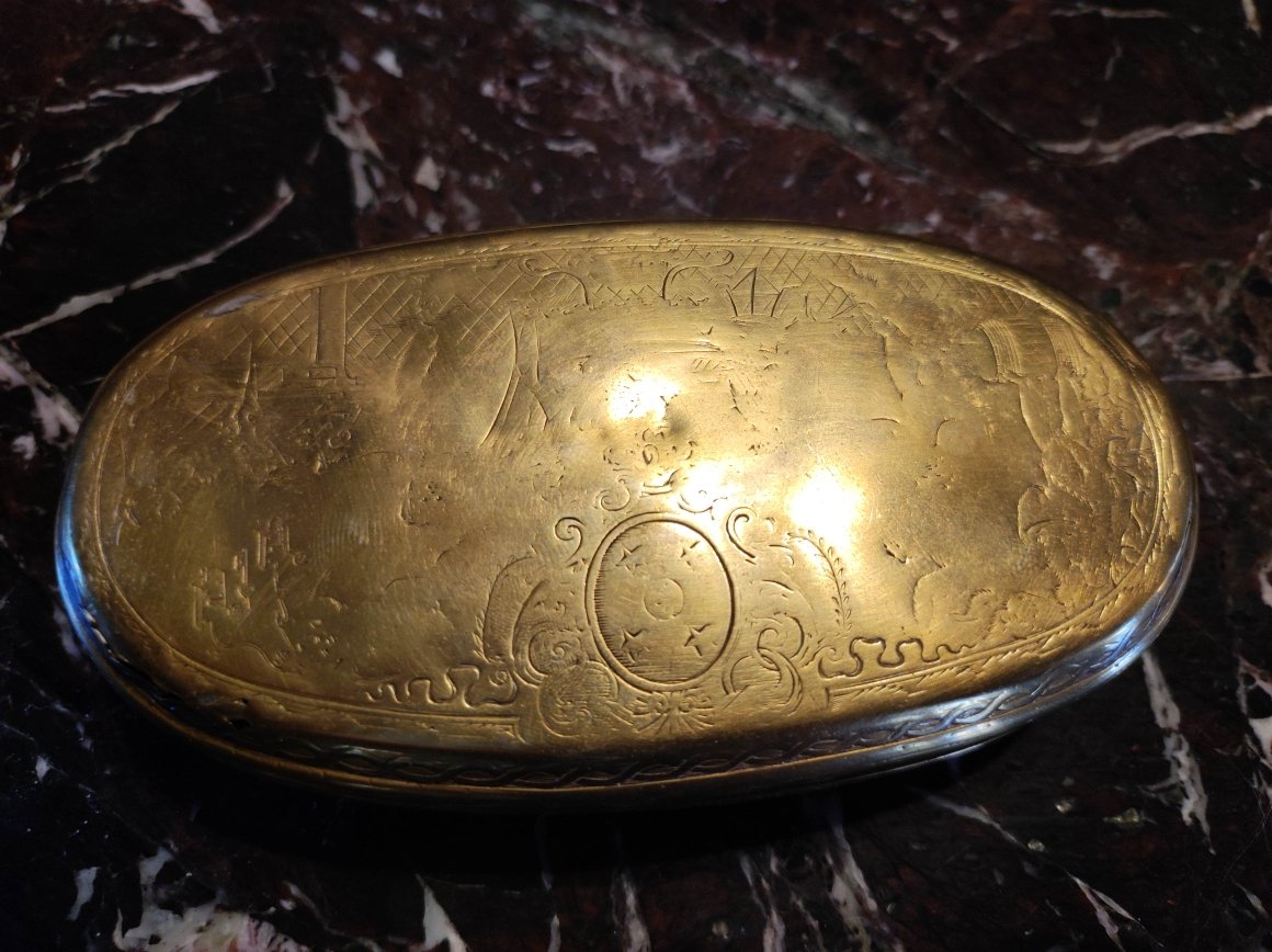18th Century Chased Brass Snuffbox-photo-3