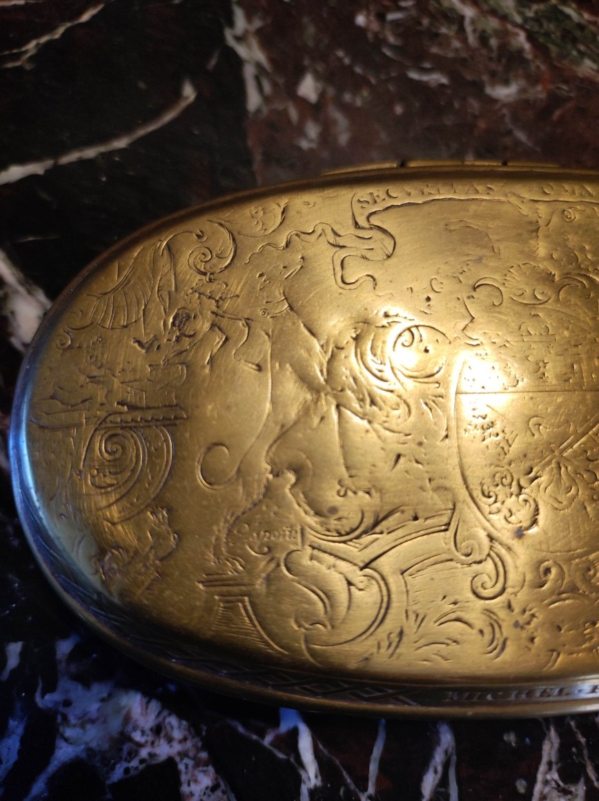 18th Century Chased Brass Snuffbox-photo-7