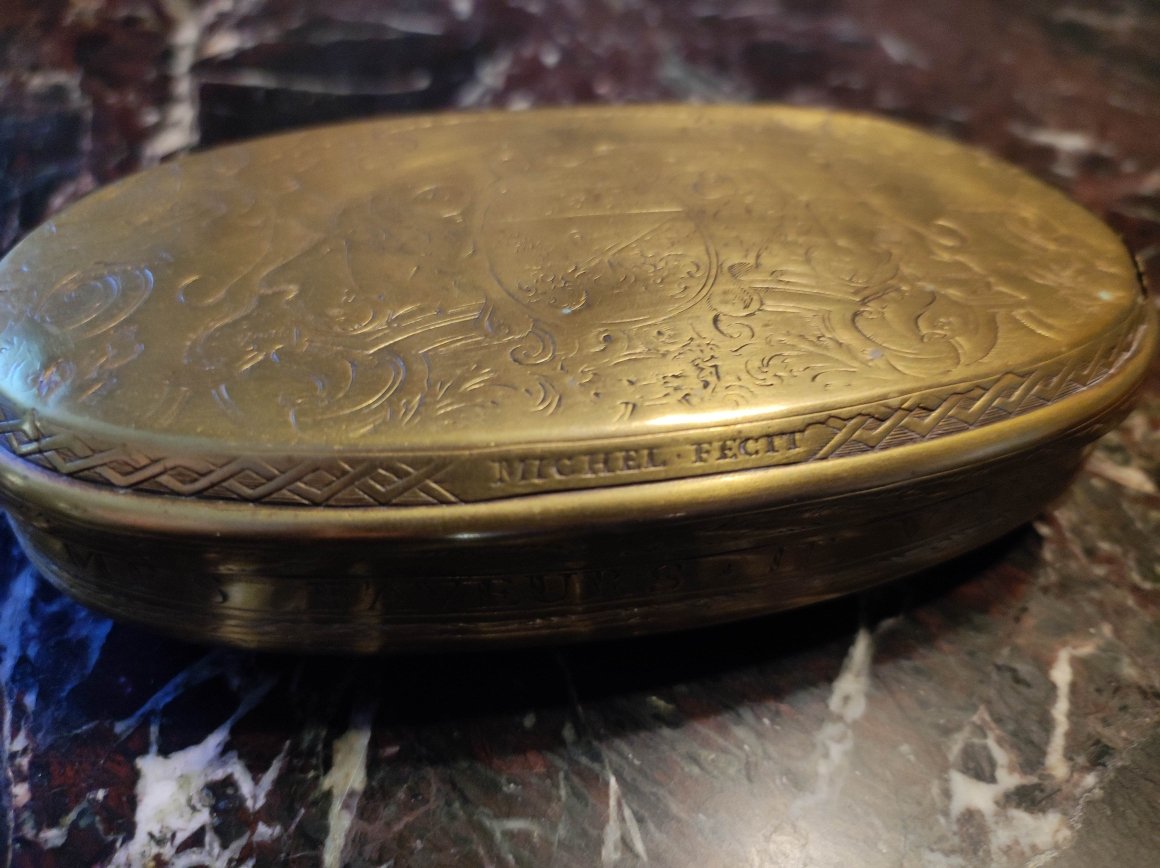 18th Century Chased Brass Snuffbox-photo-8
