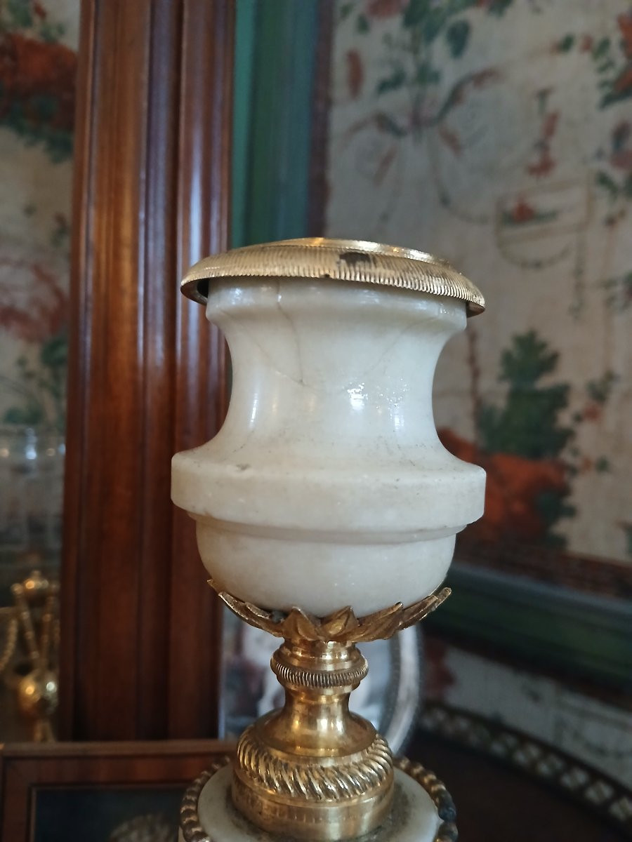 Bougeoirs d'époque Louis XVI marbre blanc et bronze doré-photo-1