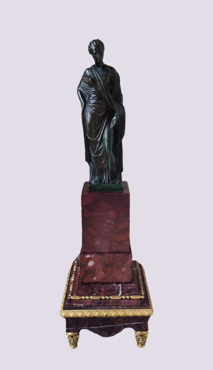 Bronze Woman In The Antique Late 18th / Early 19th Century