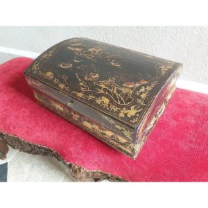 Large Eighteenth Lacquer Wig Box