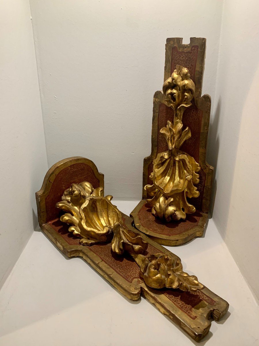 Corbels In Carved, Gilded And Polychrome Wood. Spanish Work. Plant Motifs In Gilded Wood From The 18th Century. 20th Century Mounts.