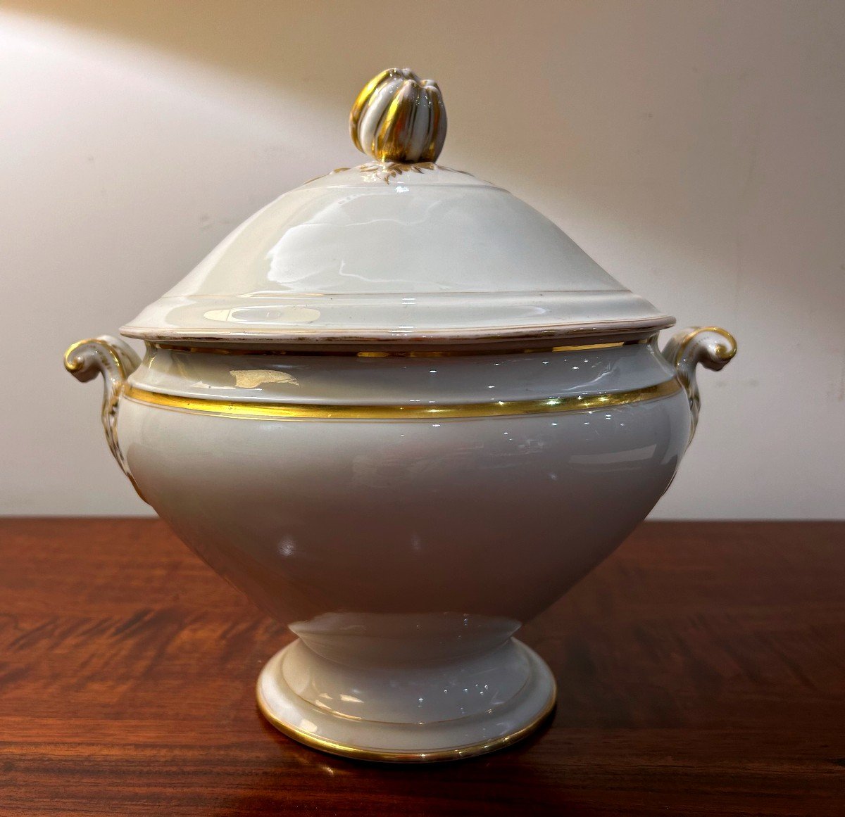 White Porcelain Tureen With Gold Decor. Brand Jp, Jean Pouyat. First Half Of The 19th-photo-2