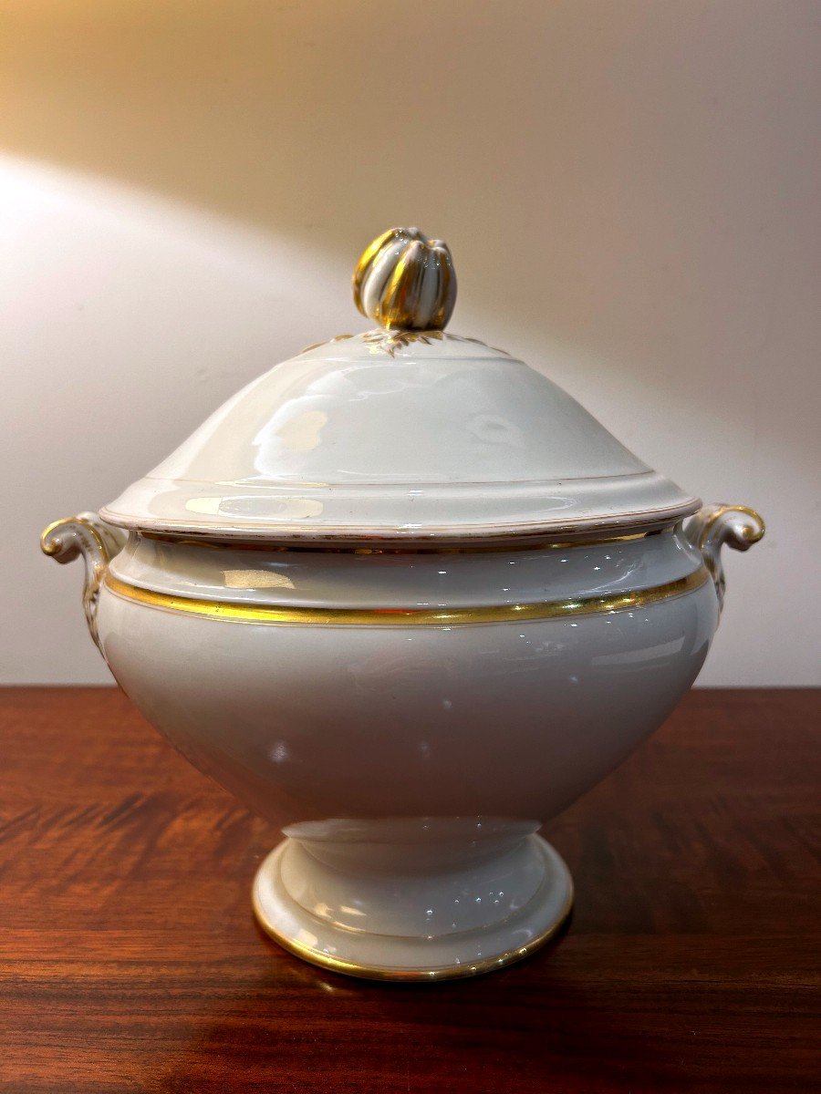 White Porcelain Tureen With Gold Decor. Brand Jp, Jean Pouyat. First Half Of The 19th