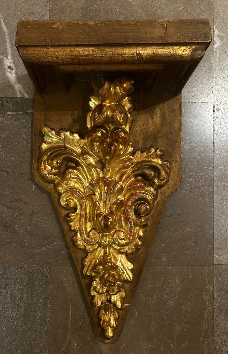 Corbel In Carved And Gilded Wood. Spanish Work From The 18th Century