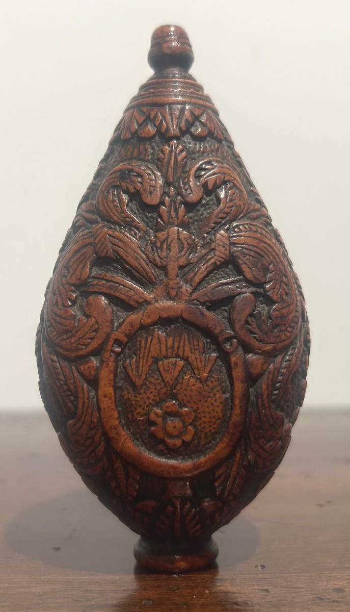 Carved Boxwood Snuffbox From The Late 17th Century. German Or Dutch Work.