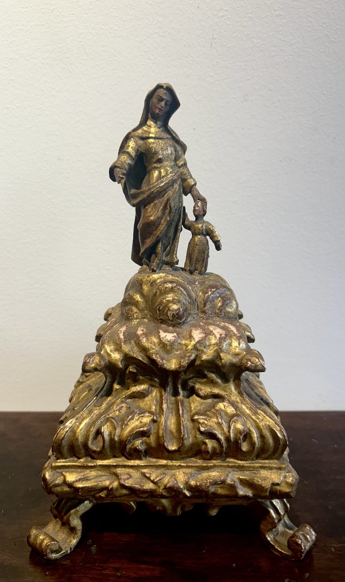Sainte Anne et la Vierge enfant, bois sculpté et doré, première moitié du XVIIIᵉ siècle.