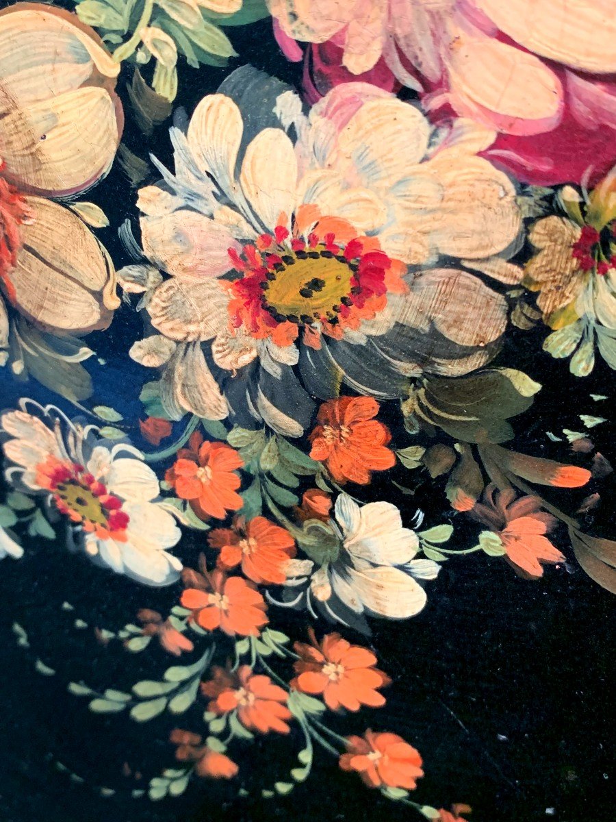 Plateau en tôle laquée à motifs floraux. XIXème siècle.-photo-1
