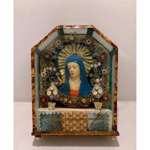 Small Altar In Metal And Glass With The Effigy Of Our Lady Of Sorrows. Nineteenth Century.