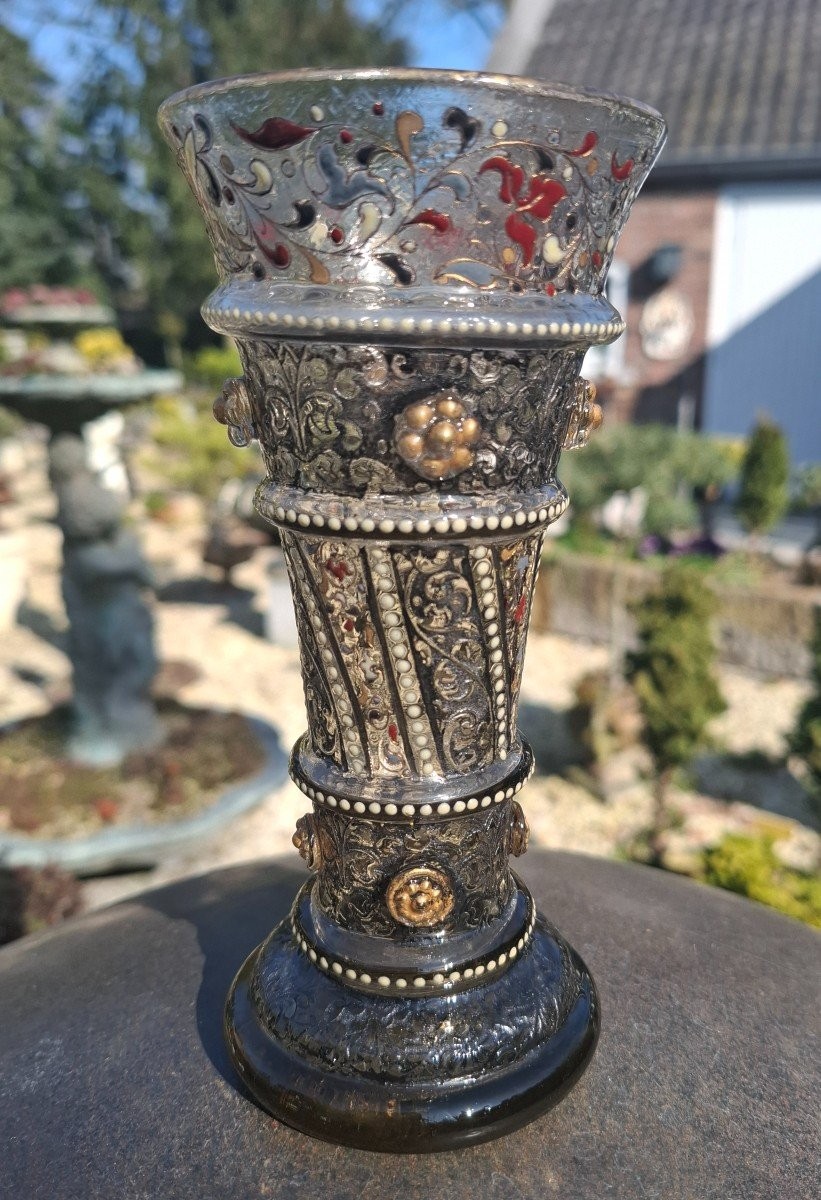 Vase emaillé et signe Emile Gallé