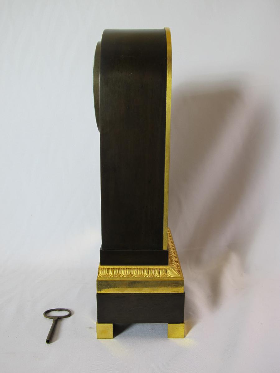 Bronze Patinated And Gilded Mantelclock.-photo-3