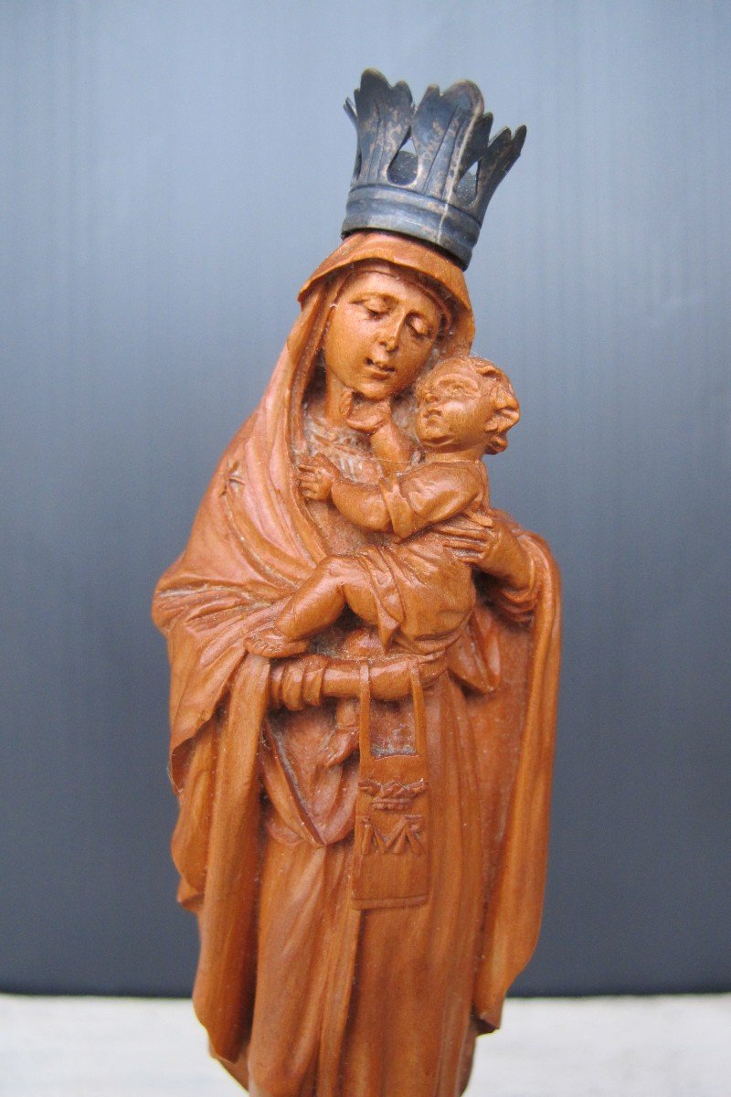 Boxwood Staue Of The Holy Mary With Child.-photo-1