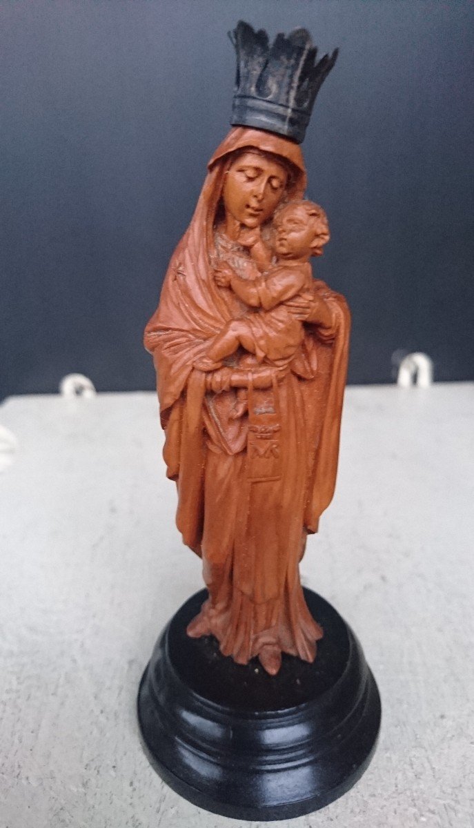 Boxwood Staue Of The Holy Mary With Child.