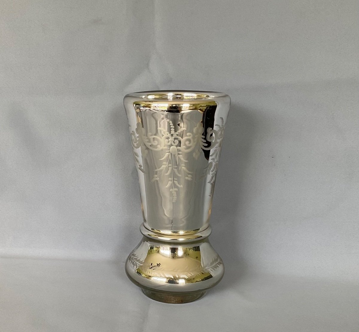 Vase En Verre Eglomisé  19éme Siècle 