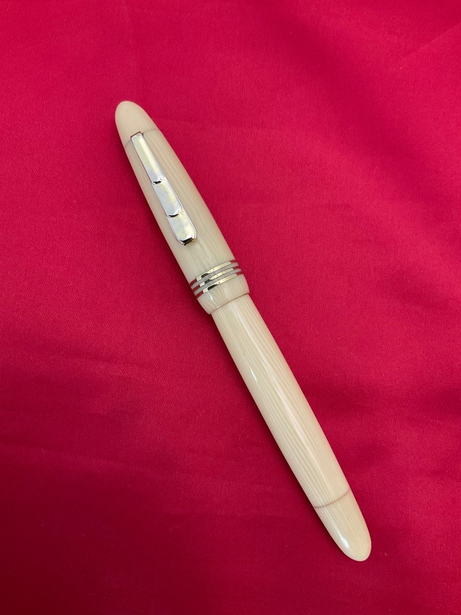 White Celluloid Fountain Pen 1940/1950-photo-5