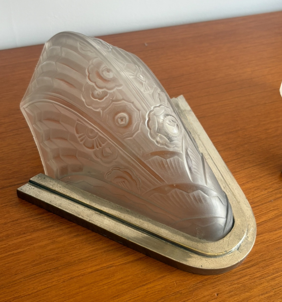 Pair Of Art Deco Wall Lights In Frosted Pressed Molded Glass With Nickel-plated Bronze Frame-photo-2