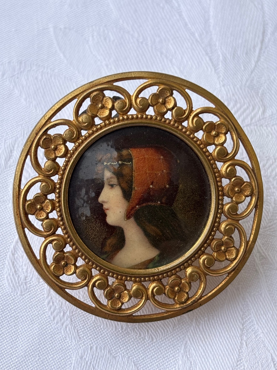 Art Nouveau Medallion Portrait-photo-2