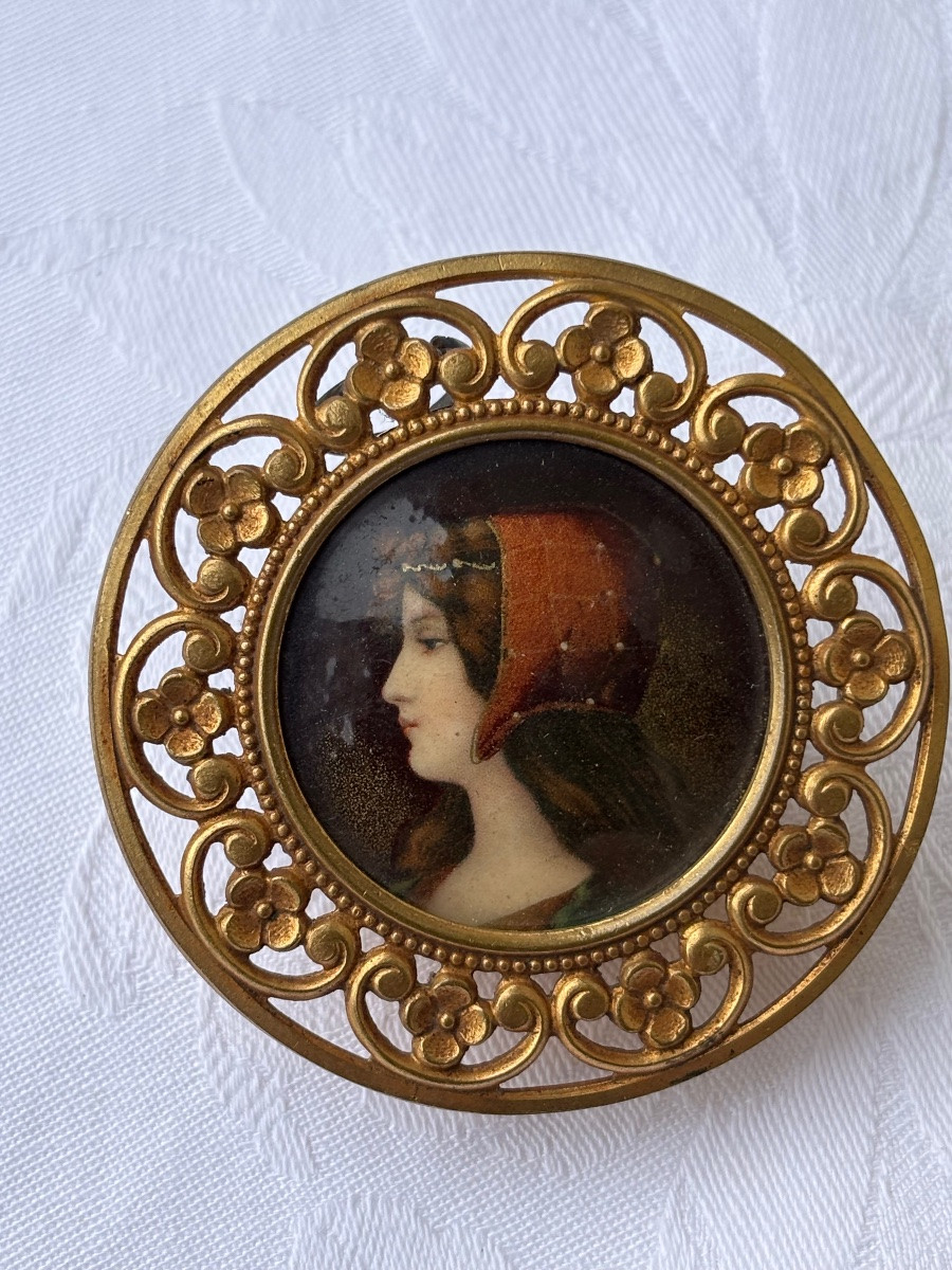 Art Nouveau Medallion Portrait-photo-2